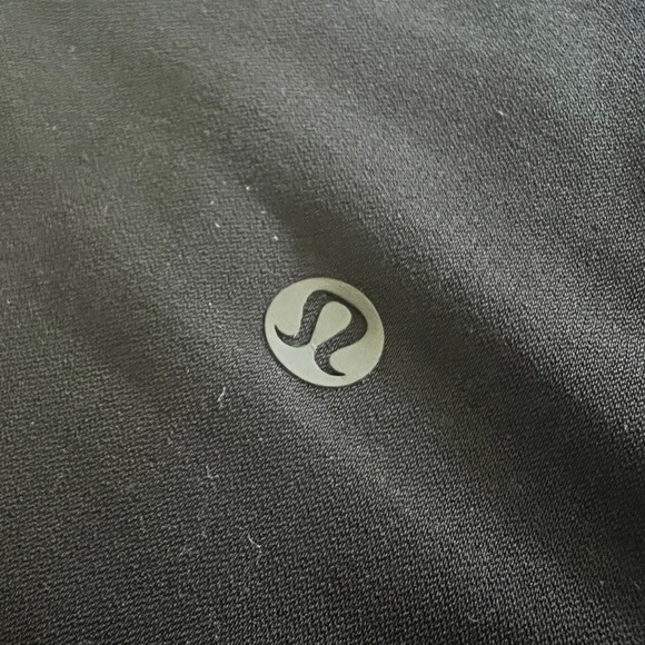 Lululemon Size 6 Black Capri Pants - Picture 5 of 5